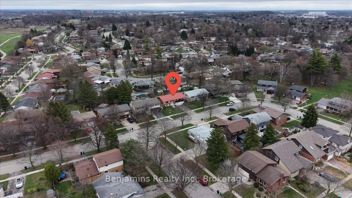 Photo 35 of 94 Colebrook Court, Kitchener — HOMEH