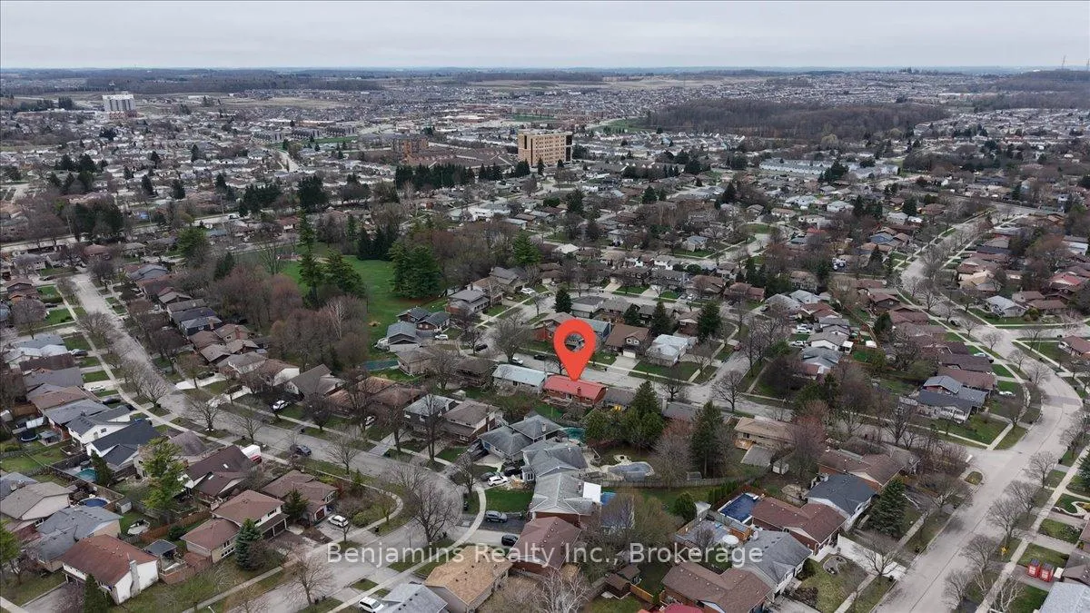 Photo 36 of 94 Colebrook Court, Kitchener — HOMEH