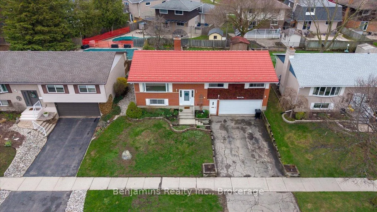 Photo 38 of 94 Colebrook Court, Kitchener — HOMEH
