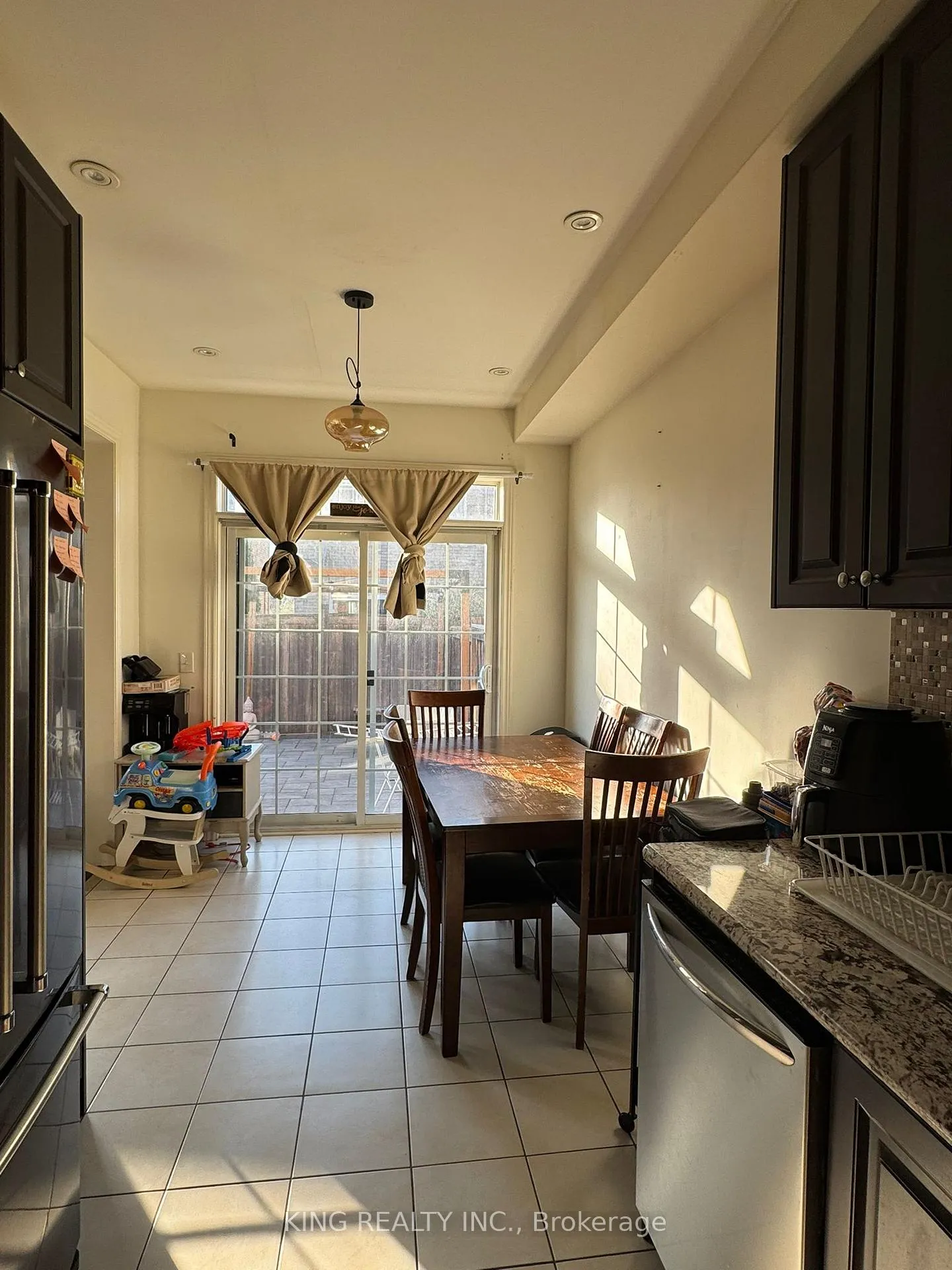 Photo 5 of 18 Eastlake Road, Brampton, Fletcher's Meadow — HOMEH