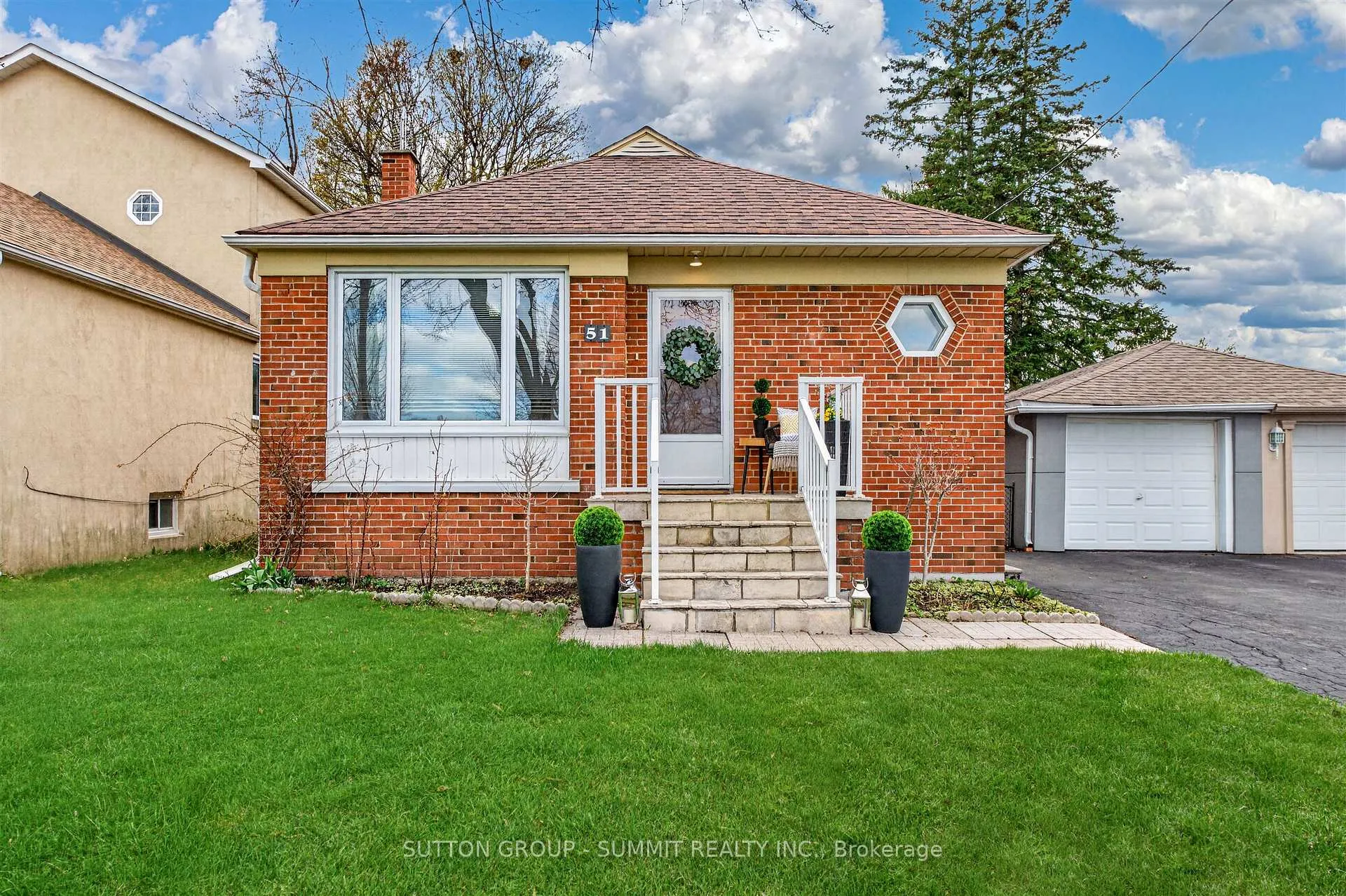 Photo 2 of 51 Barrhead Crescent, Etobicoke, Rexdale-Kipling — HOMEH