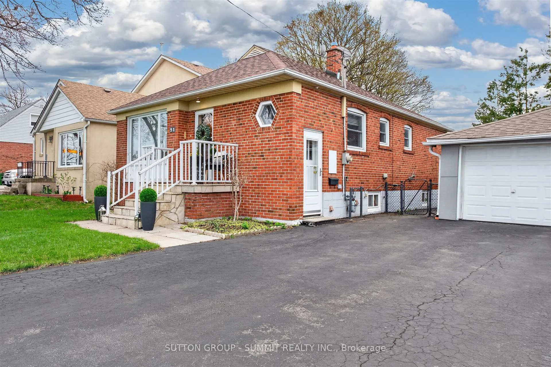 Photo 3 of 51 Barrhead Crescent, Etobicoke, Rexdale-Kipling — HOMEH