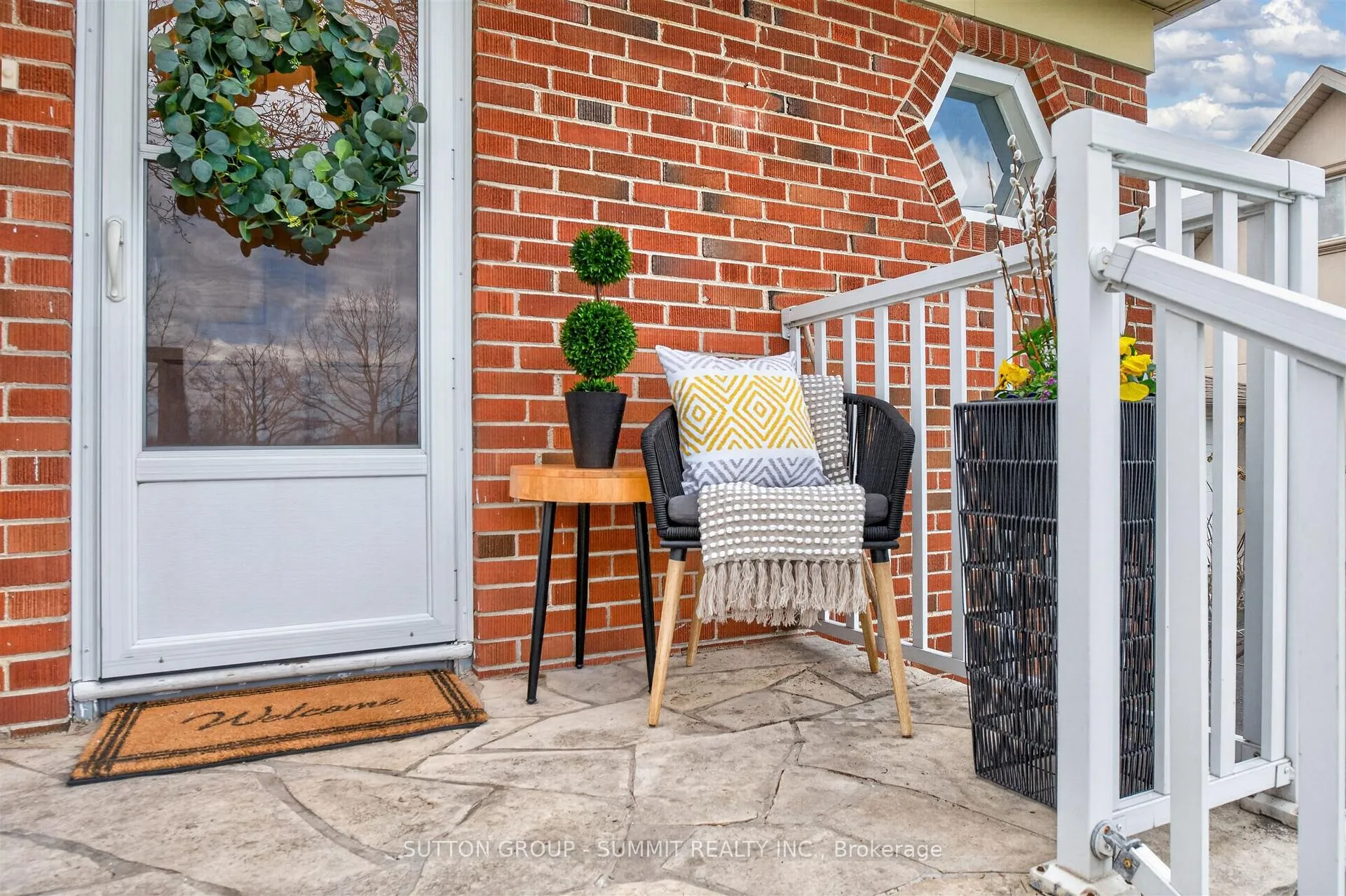 Photo 4 of 51 Barrhead Crescent, Etobicoke, Rexdale-Kipling — HOMEH