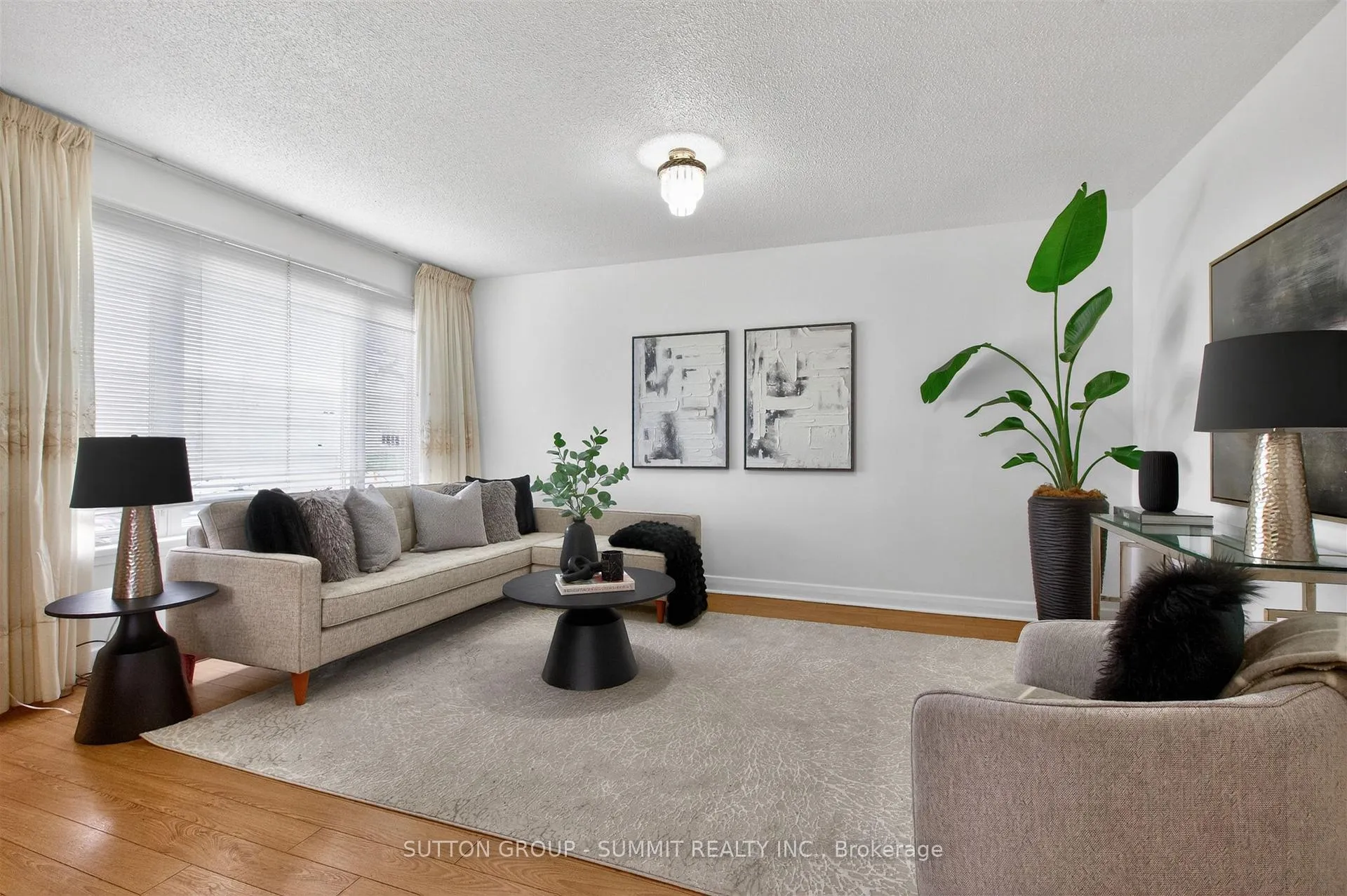 Photo 5 of 51 Barrhead Crescent, Etobicoke, Rexdale-Kipling — HOMEH
