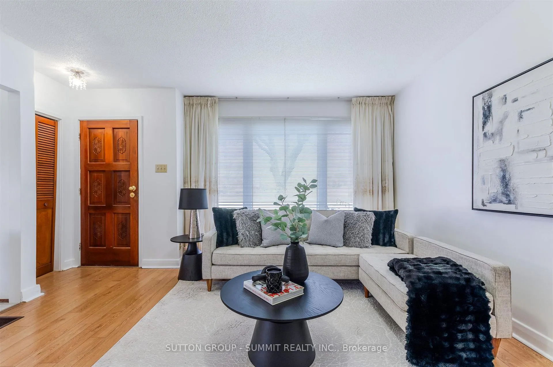 Photo 8 of 51 Barrhead Crescent, Etobicoke, Rexdale-Kipling — HOMEH