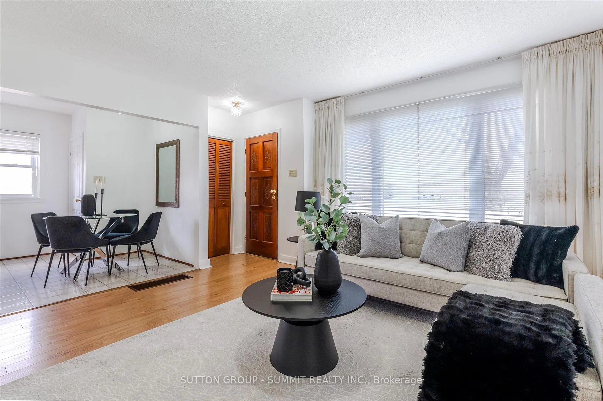 Photo 9 of 51 Barrhead Crescent, Etobicoke, Rexdale-Kipling — HOMEH