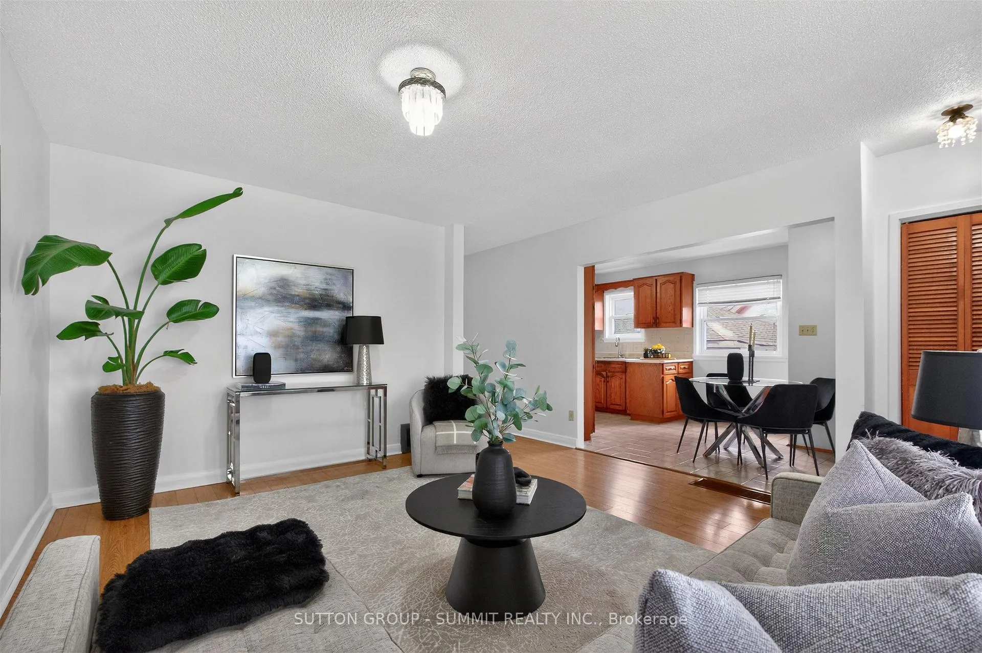 Photo 10 of 51 Barrhead Crescent, Etobicoke, Rexdale-Kipling — HOMEH
