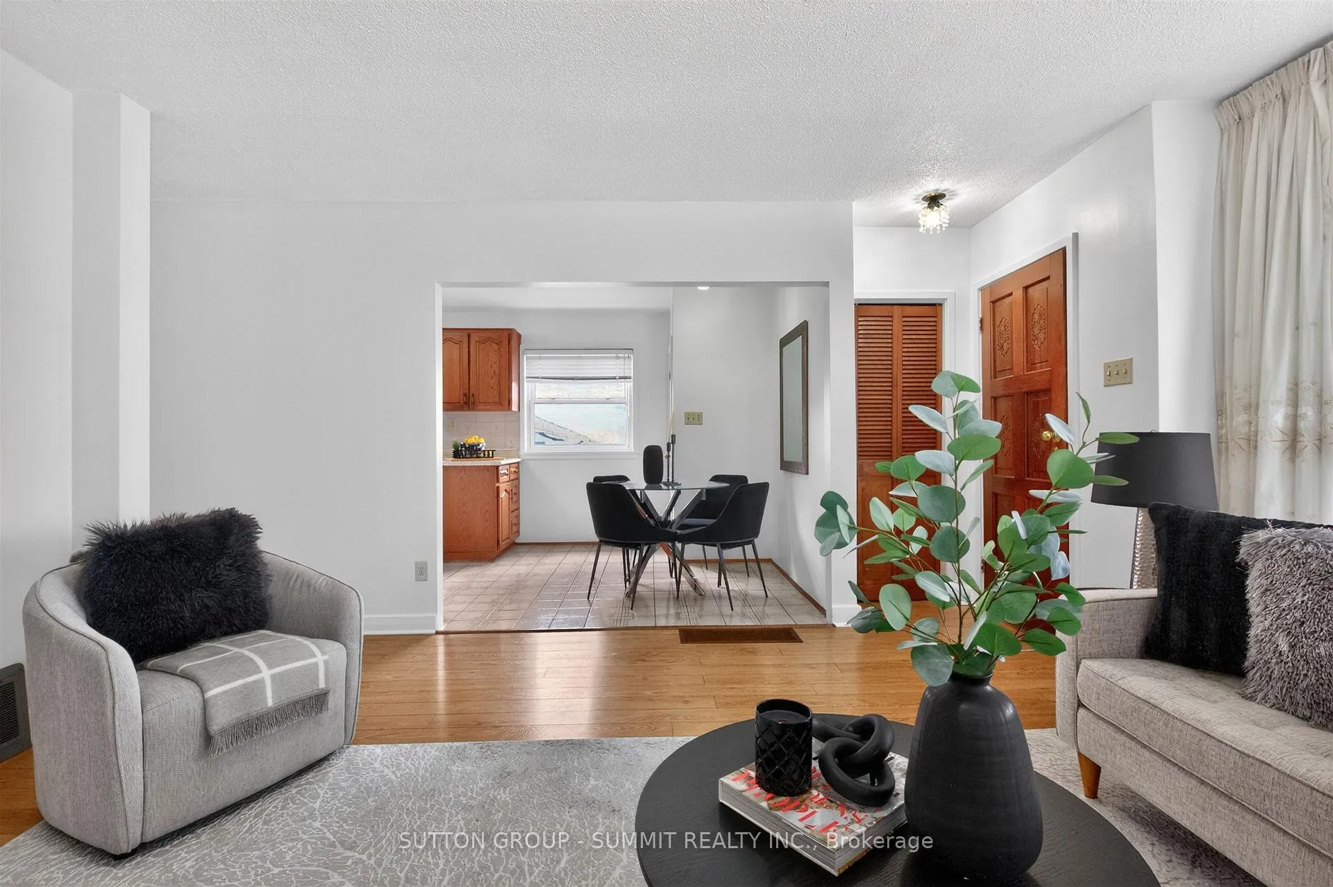 Photo 12 of 51 Barrhead Crescent, Etobicoke, Rexdale-Kipling — HOMEH