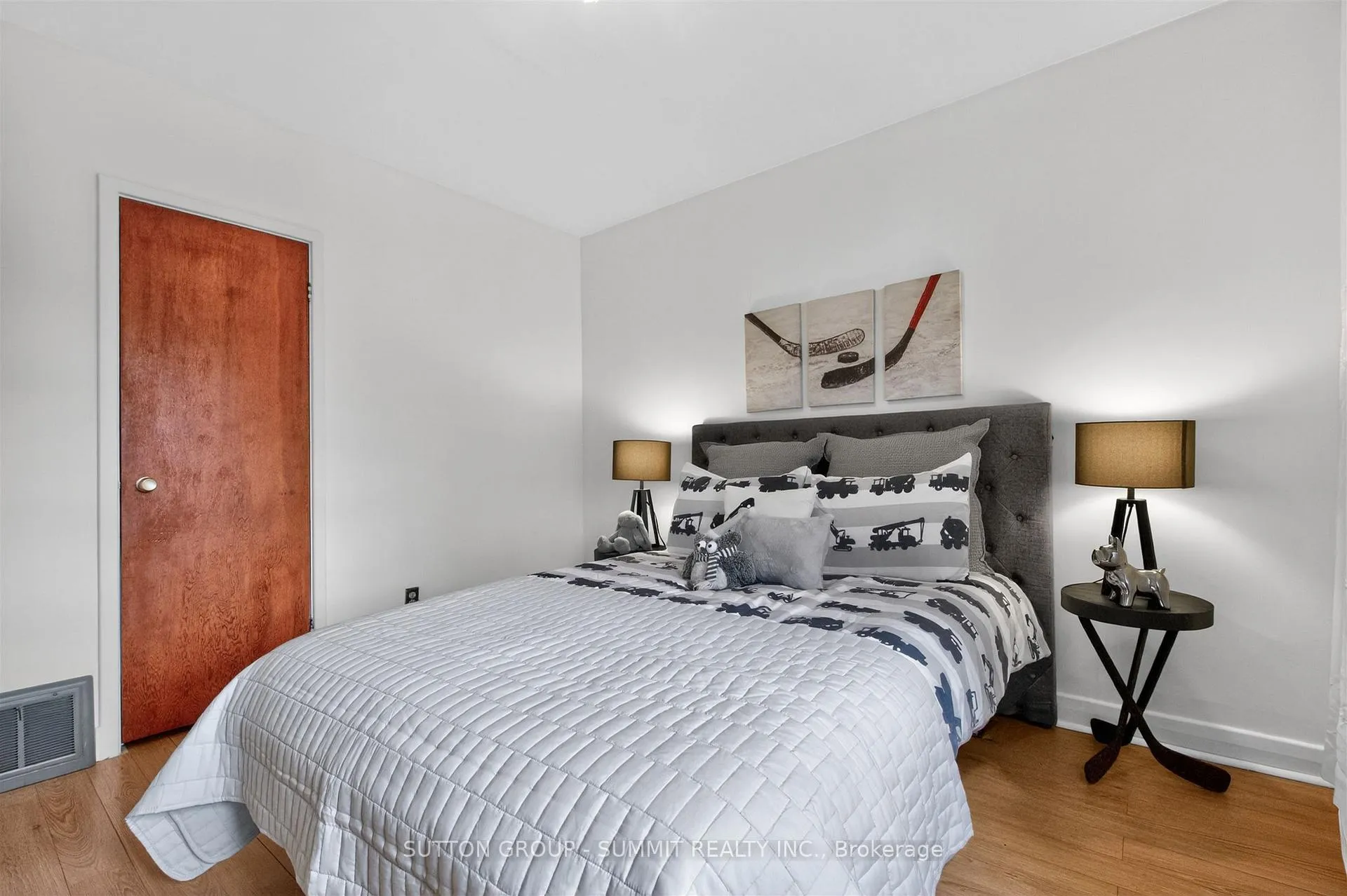 Photo 22 of 51 Barrhead Crescent, Etobicoke, Rexdale-Kipling — HOMEH