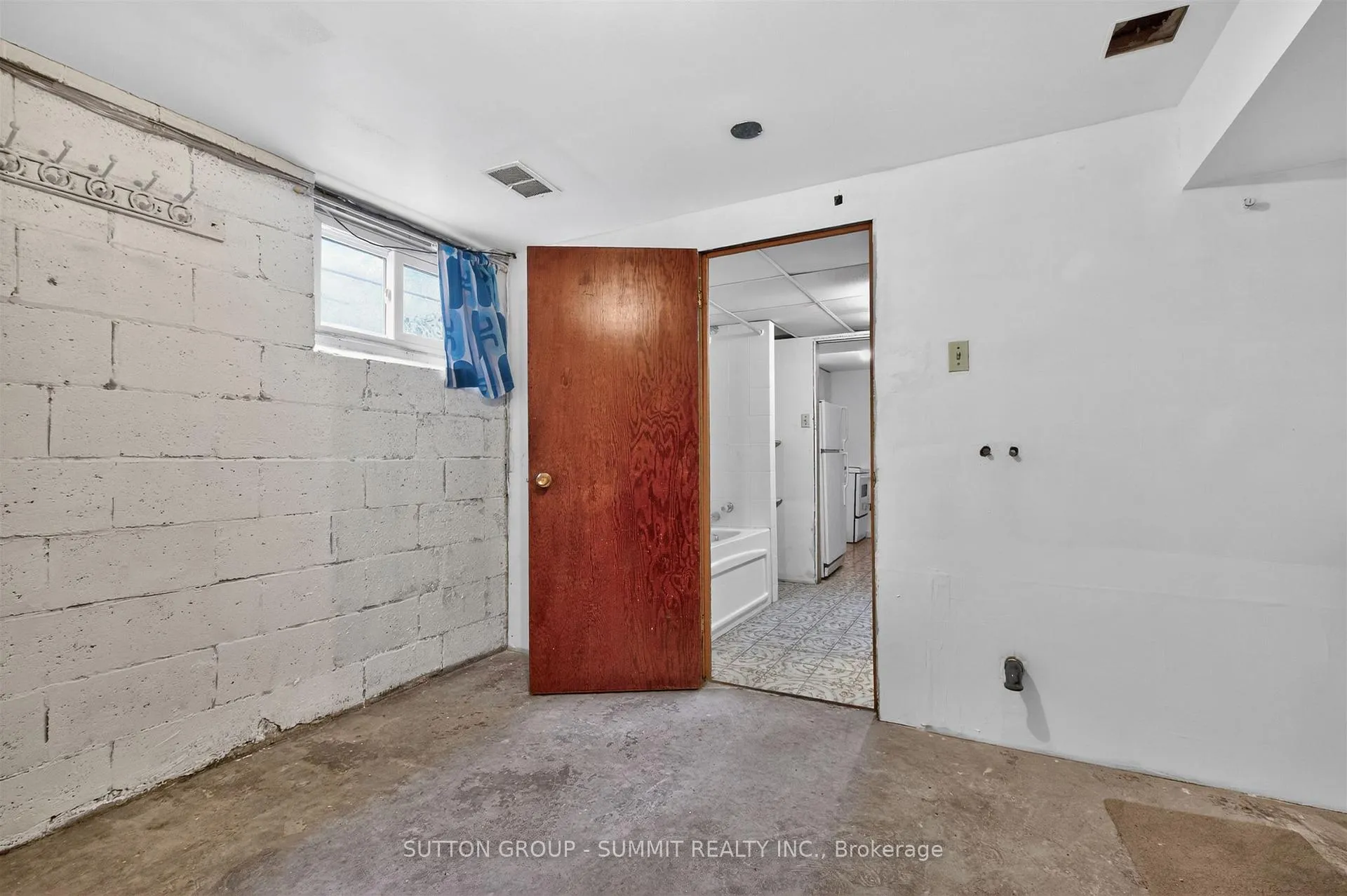 Photo 42 of 51 Barrhead Crescent, Etobicoke, Rexdale-Kipling — HOMEH
