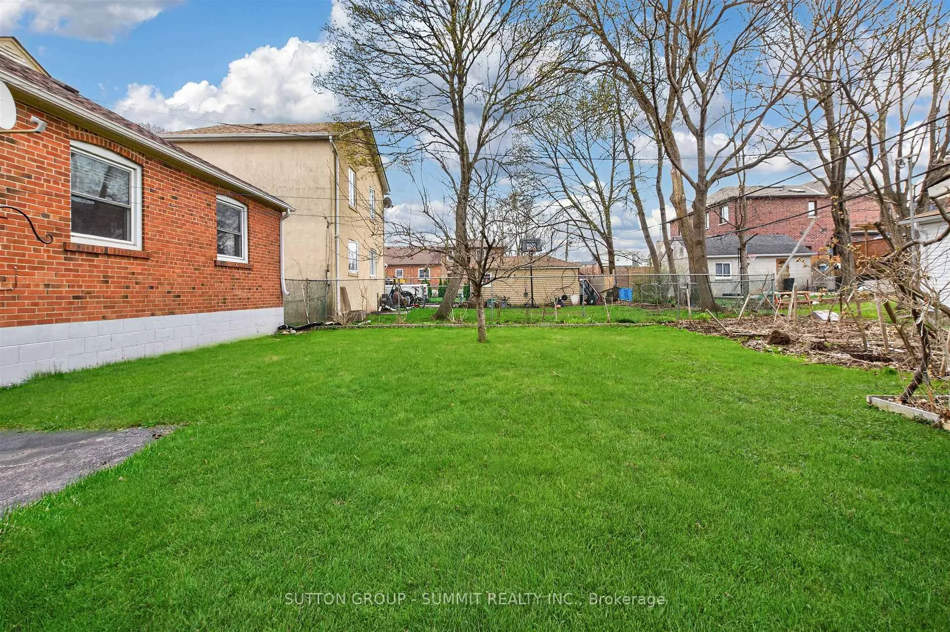 Photo 44 of 51 Barrhead Crescent, Etobicoke, Rexdale-Kipling — HOMEH