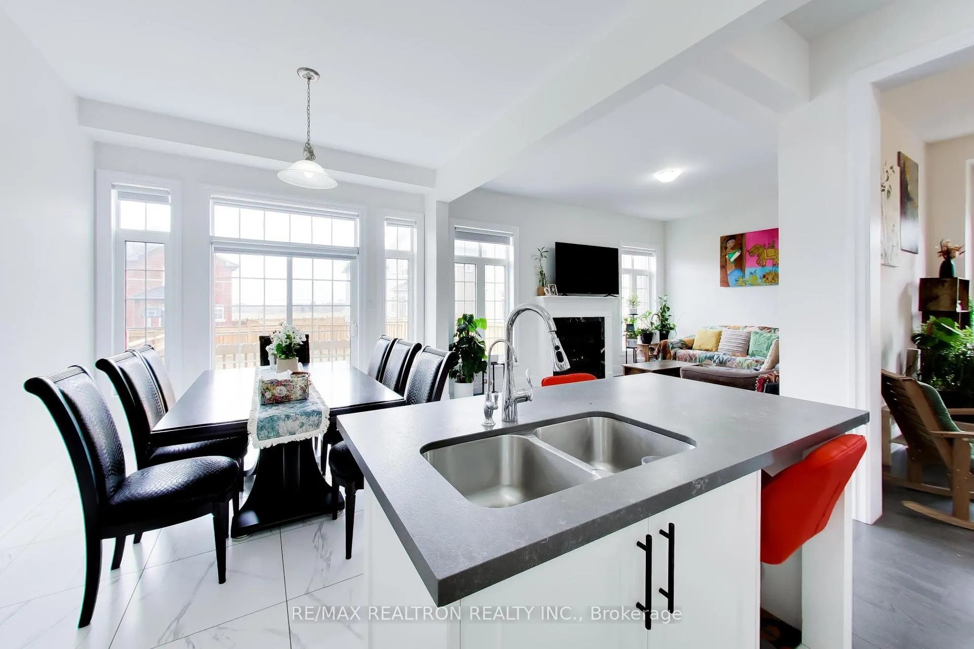 Photo 12 of 5 rosewell Crescent, Markham, Georgetown — HOMEH