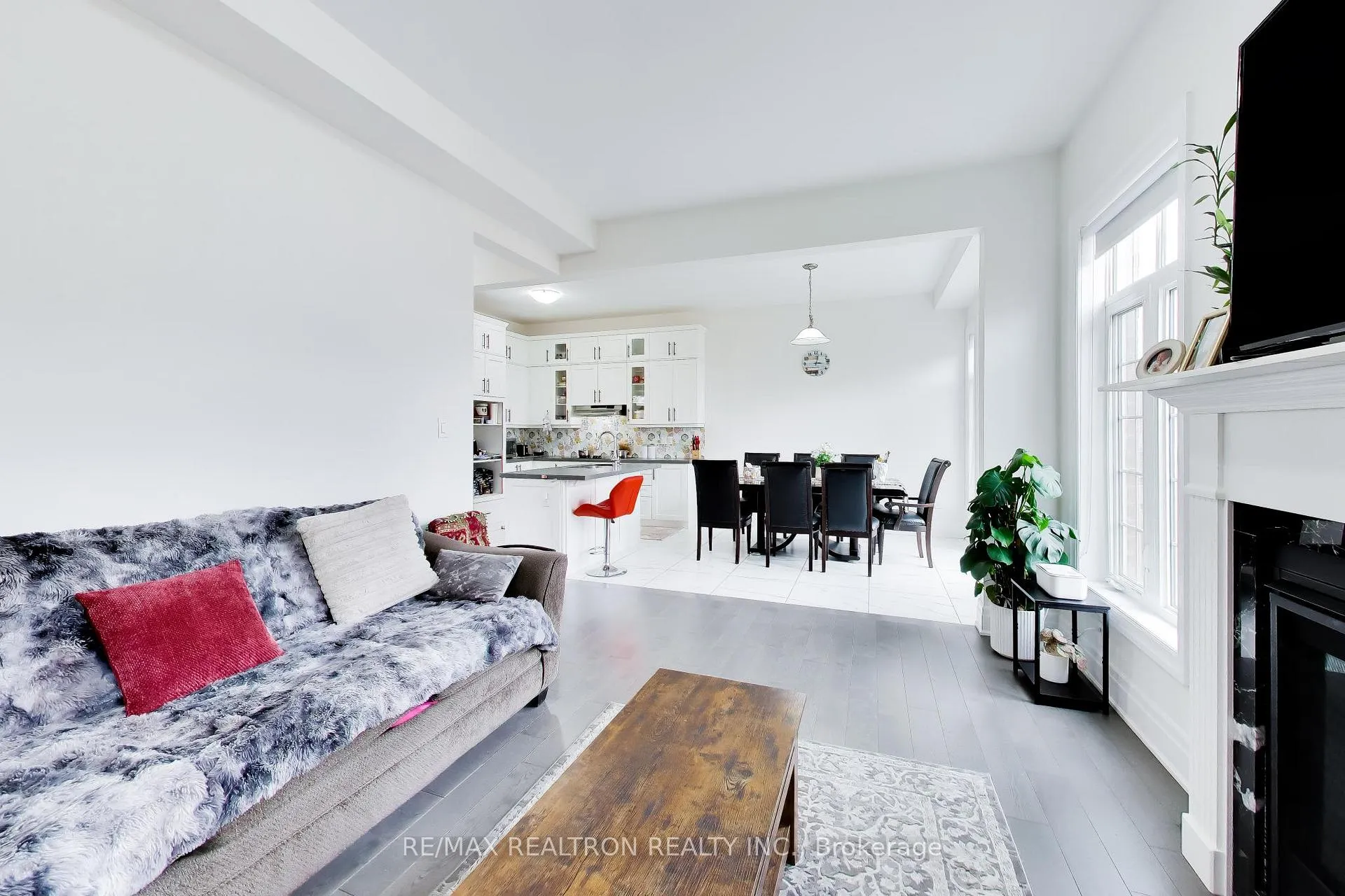 Photo 15 of 5 rosewell Crescent, Markham, Georgetown — HOMEH