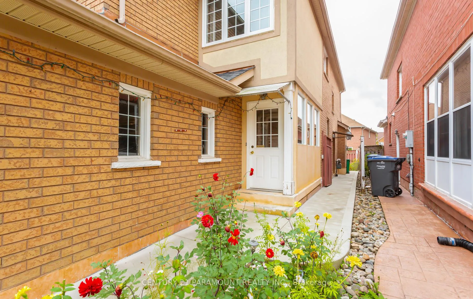 Photo 4 of 106 Wildberry Crescent, Brampton, Sandringham-Wellington — HOMEH