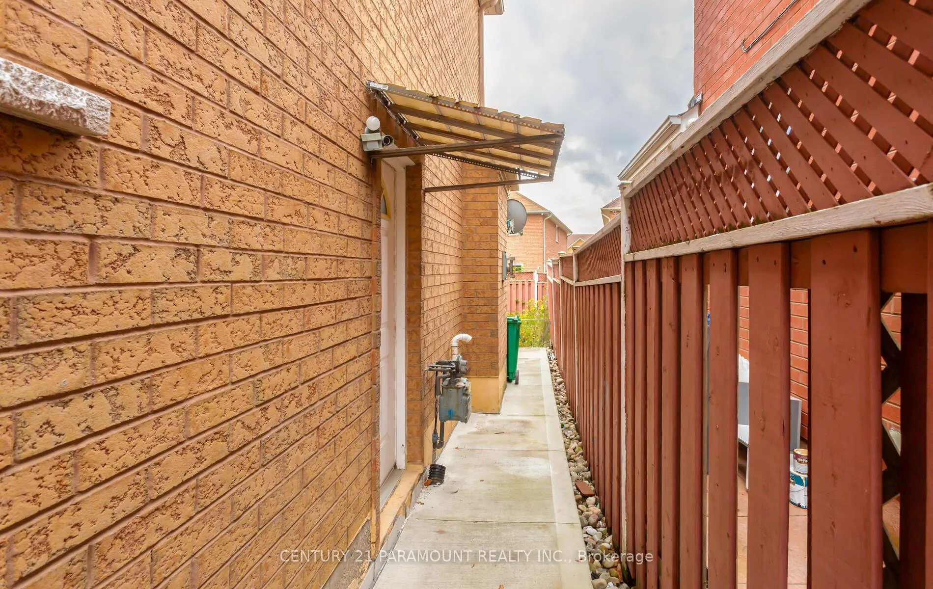Photo 38 of 106 Wildberry Crescent, Brampton, Sandringham-Wellington — HOMEH
