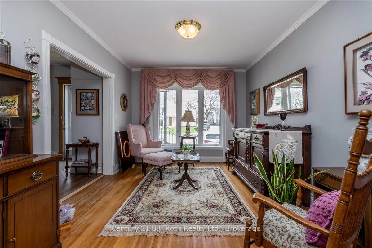 Photo 5 of 476 Russell Street, Midland — HOMEH
