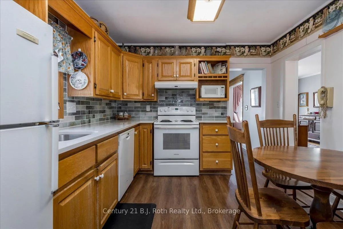 Photo 8 of 476 Russell Street, Midland — HOMEH