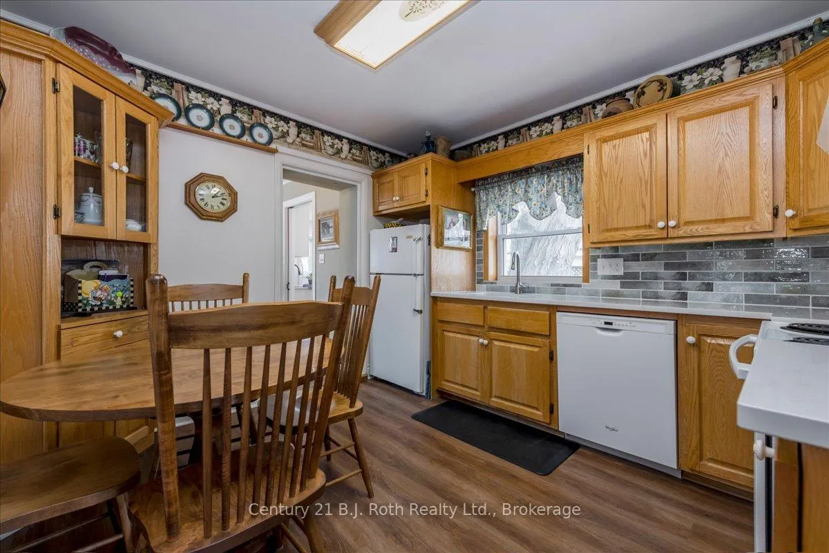 Photo 9 of 476 Russell Street, Midland — HOMEH