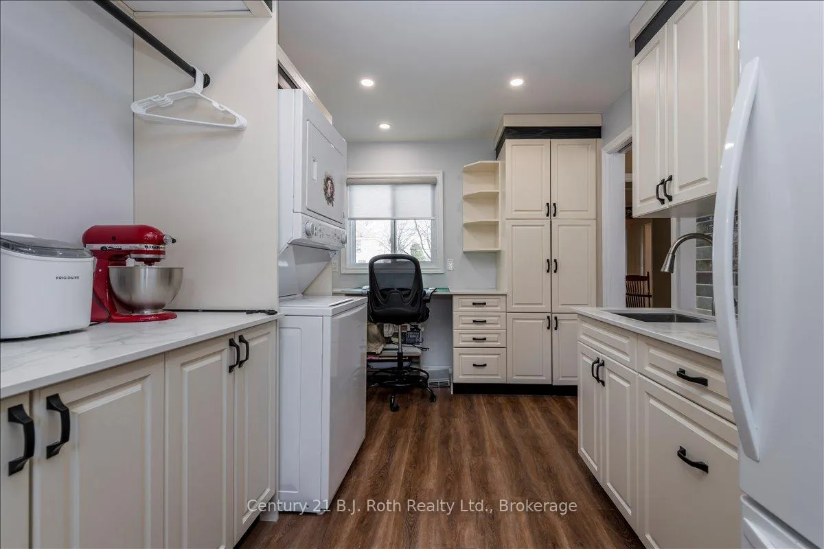 Photo 15 of 476 Russell Street, Midland — HOMEH