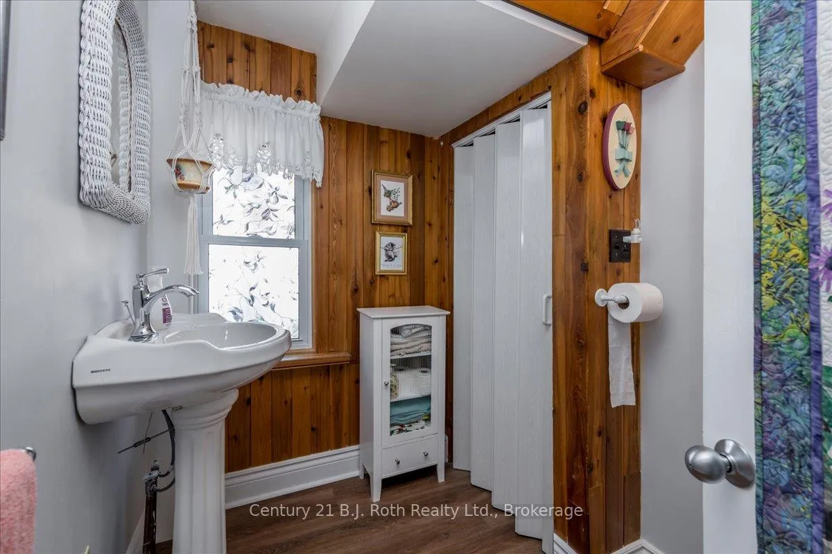Photo 16 of 476 Russell Street, Midland — HOMEH
