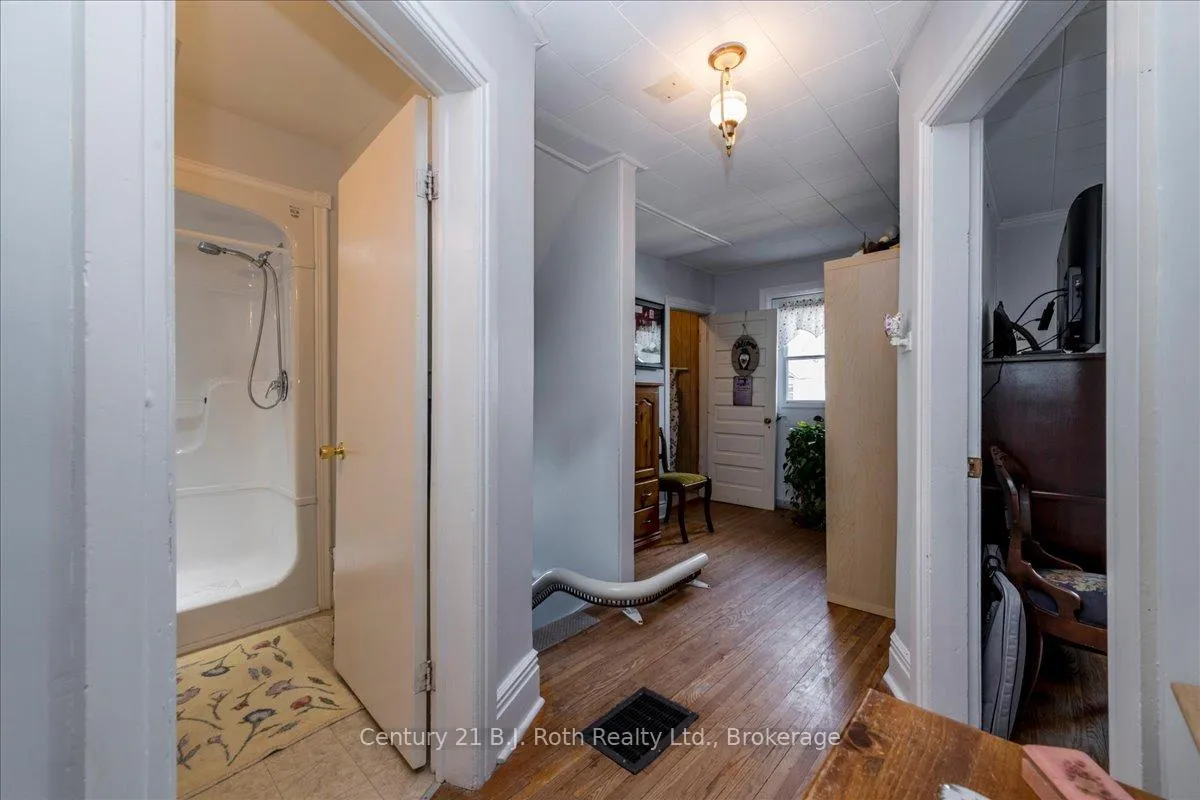 Photo 17 of 476 Russell Street, Midland — HOMEH