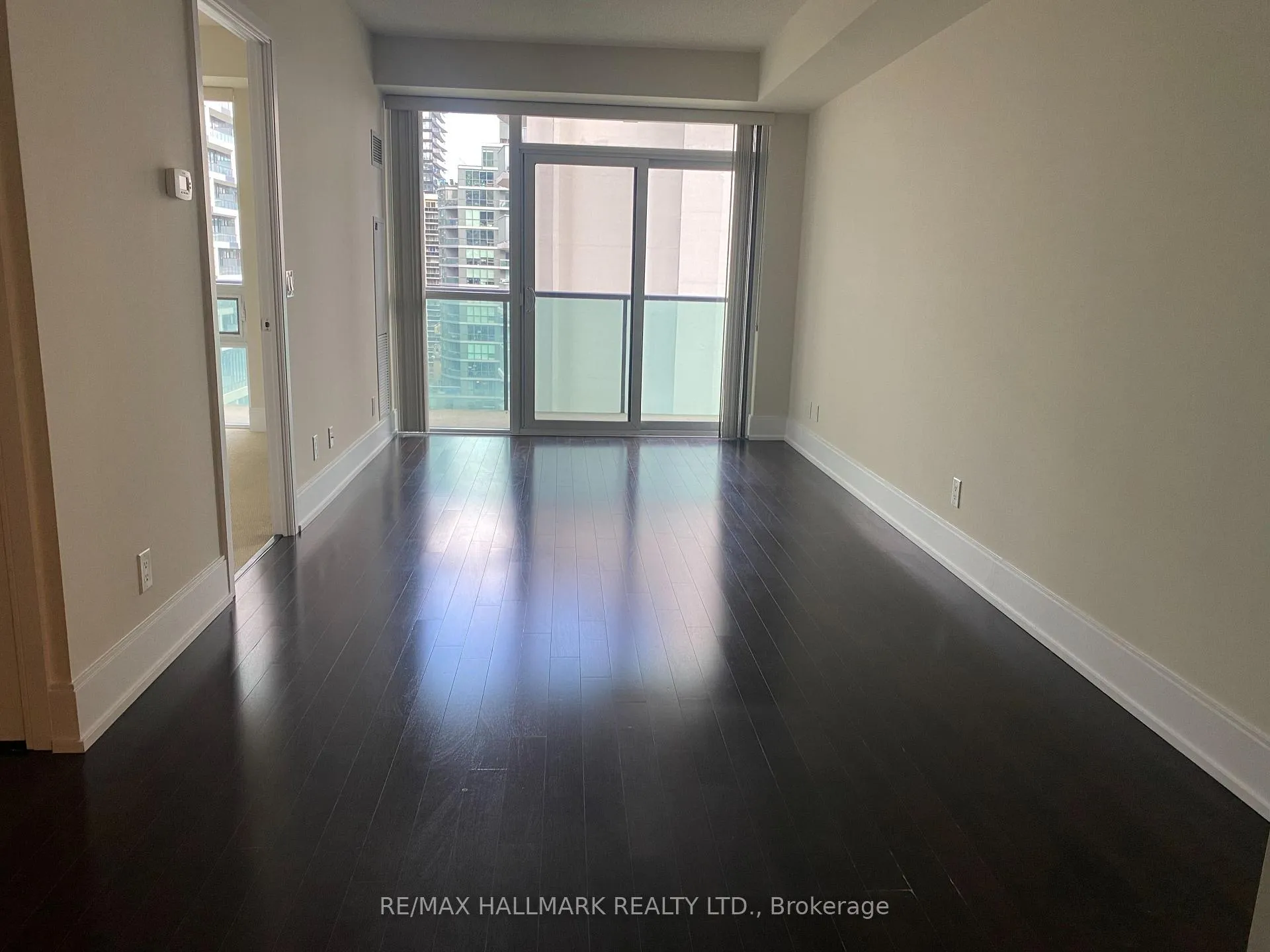 Photo 2 of Unit 811, 70 Roehampton Avenue, Toronto, Mount Pleasant West — HOMEH