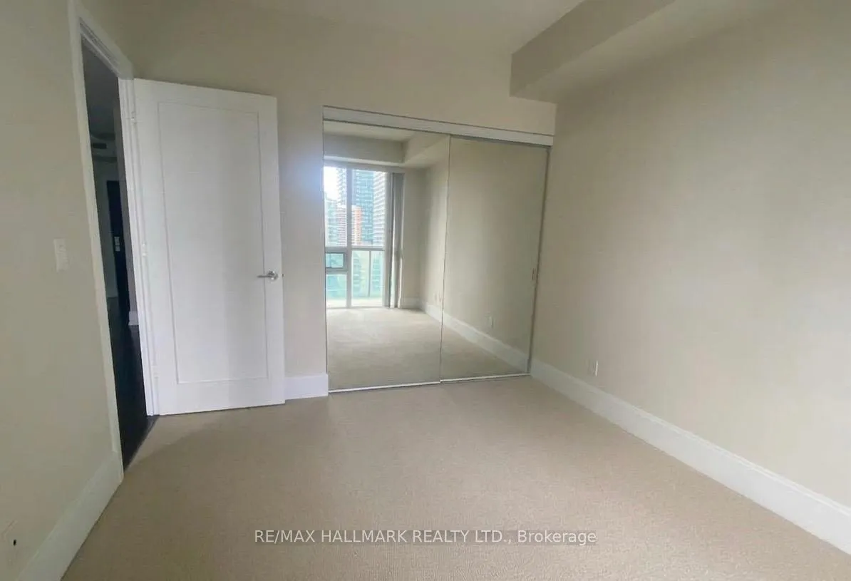 Photo 5 of Unit 811, 70 Roehampton Avenue, Toronto, Mount Pleasant West — HOMEH