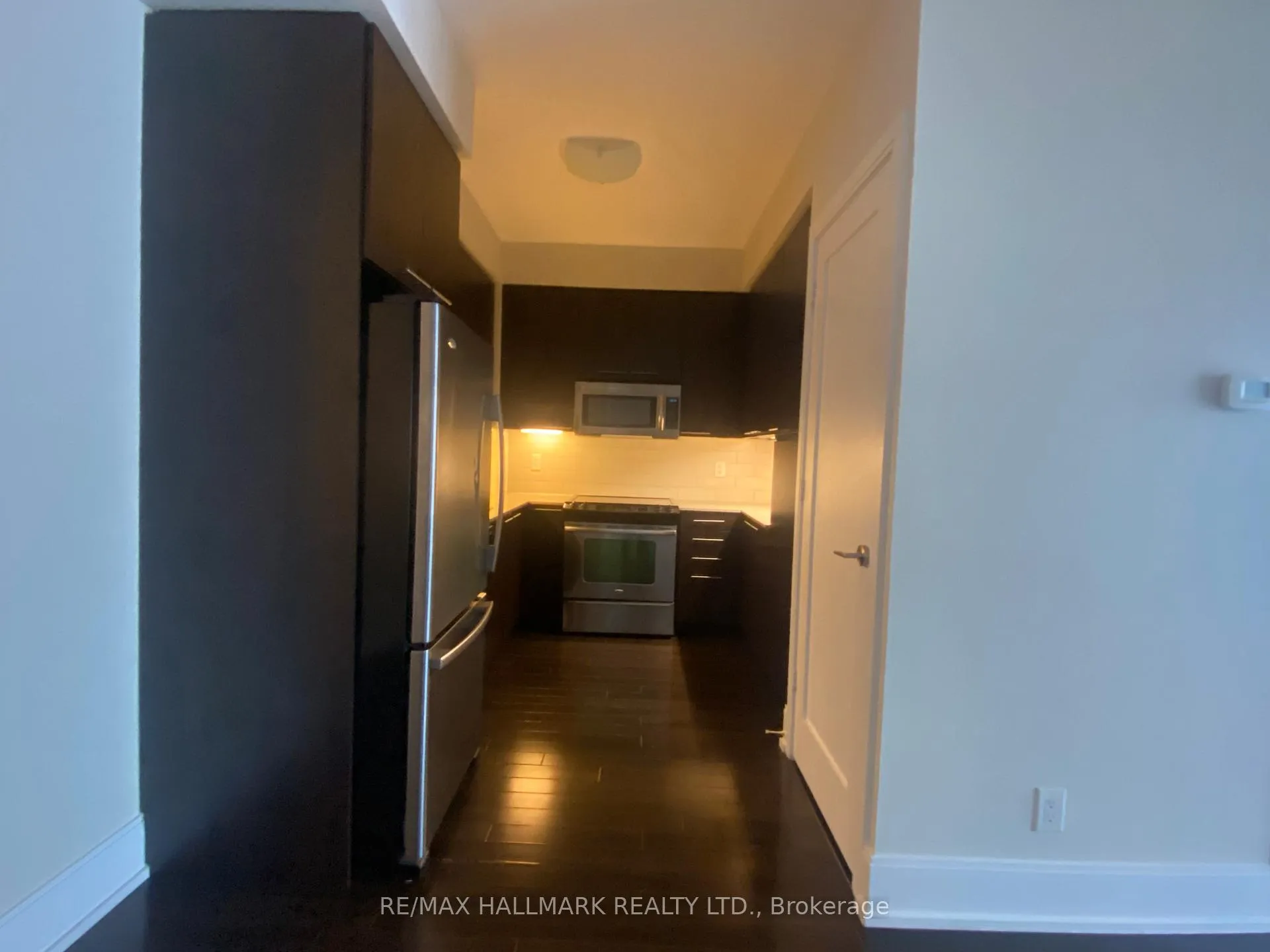 Photo 6 of Unit 811, 70 Roehampton Avenue, Toronto, Mount Pleasant West — HOMEH
