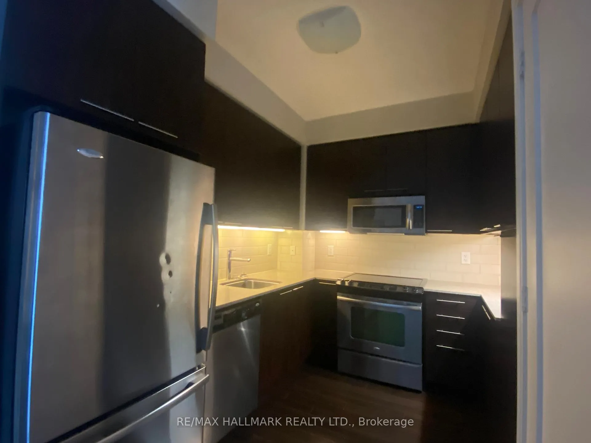 Photo 7 of Unit 811, 70 Roehampton Avenue, Toronto, Mount Pleasant West — HOMEH