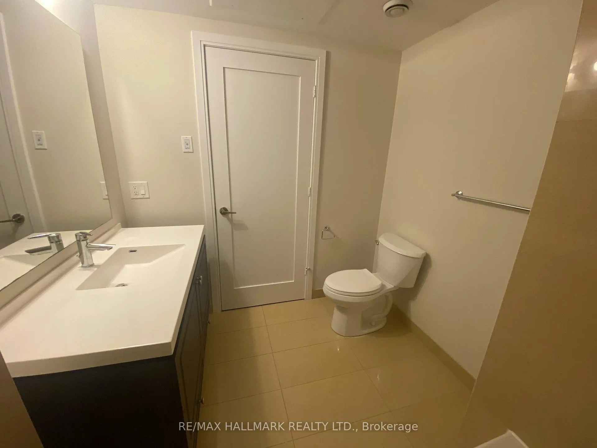 Photo 8 of Unit 811, 70 Roehampton Avenue, Toronto, Mount Pleasant West — HOMEH