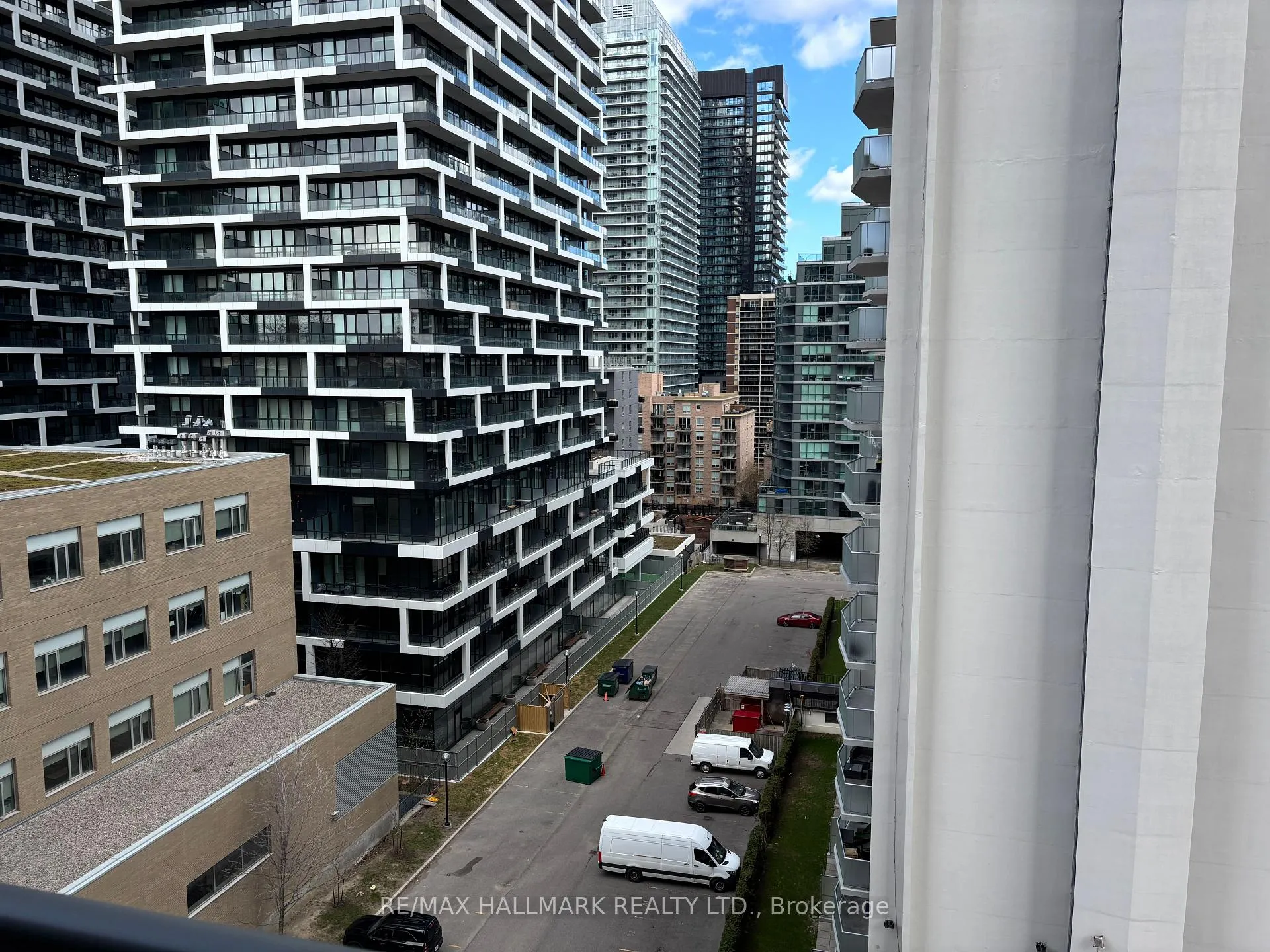 Photo 10 of Unit 811, 70 Roehampton Avenue, Toronto, Mount Pleasant West — HOMEH
