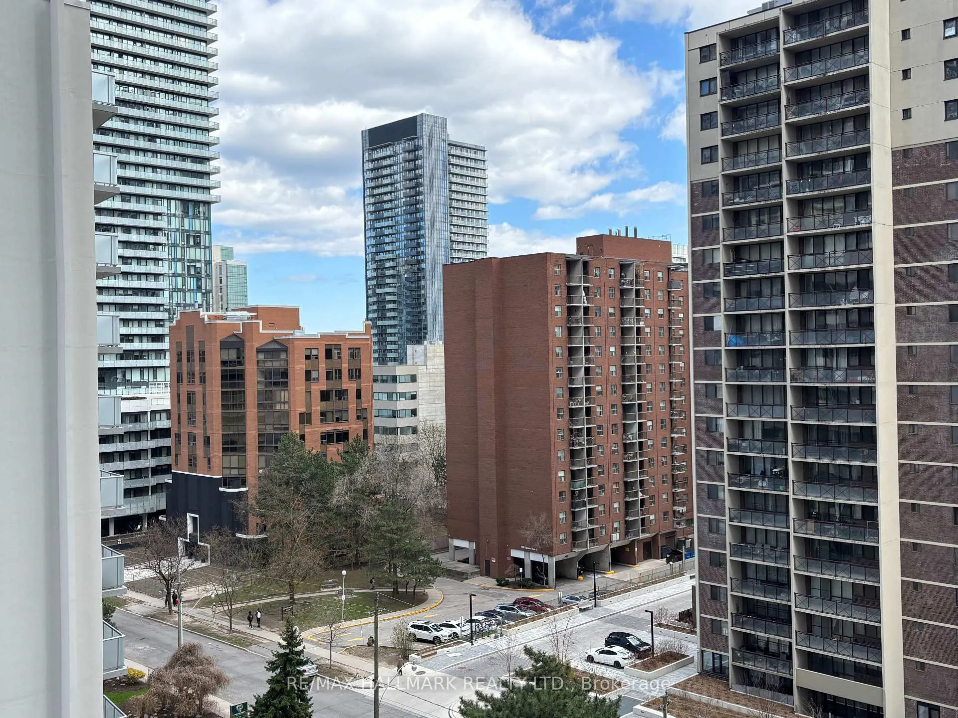 Photo 11 of Unit 811, 70 Roehampton Avenue, Toronto, Mount Pleasant West — HOMEH