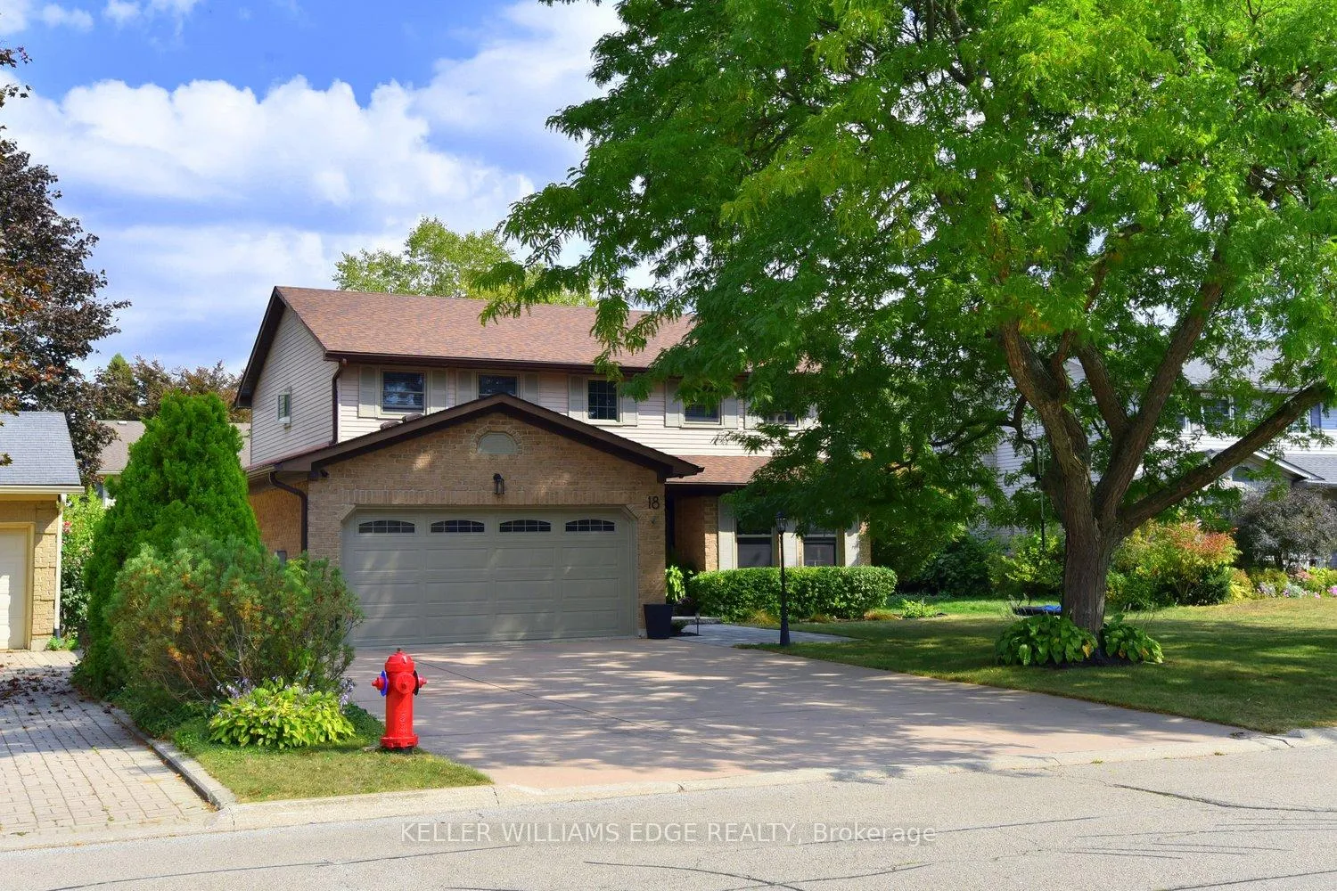 Photo 2 of 18 Charterhouse Crescent, Hamilton, Ancaster — HOMEH