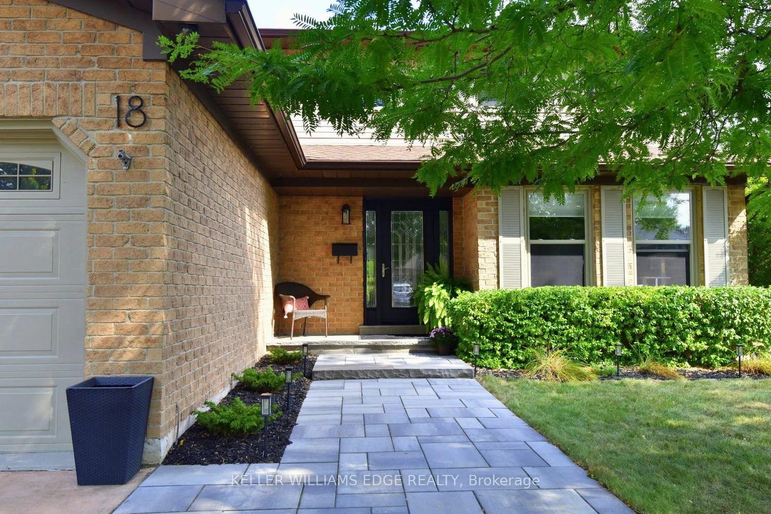 Photo 3 of 18 Charterhouse Crescent, Hamilton, Ancaster — HOMEH