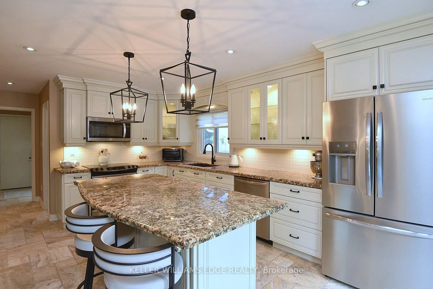 Photo 12 of 18 Charterhouse Crescent, Hamilton, Ancaster — HOMEH
