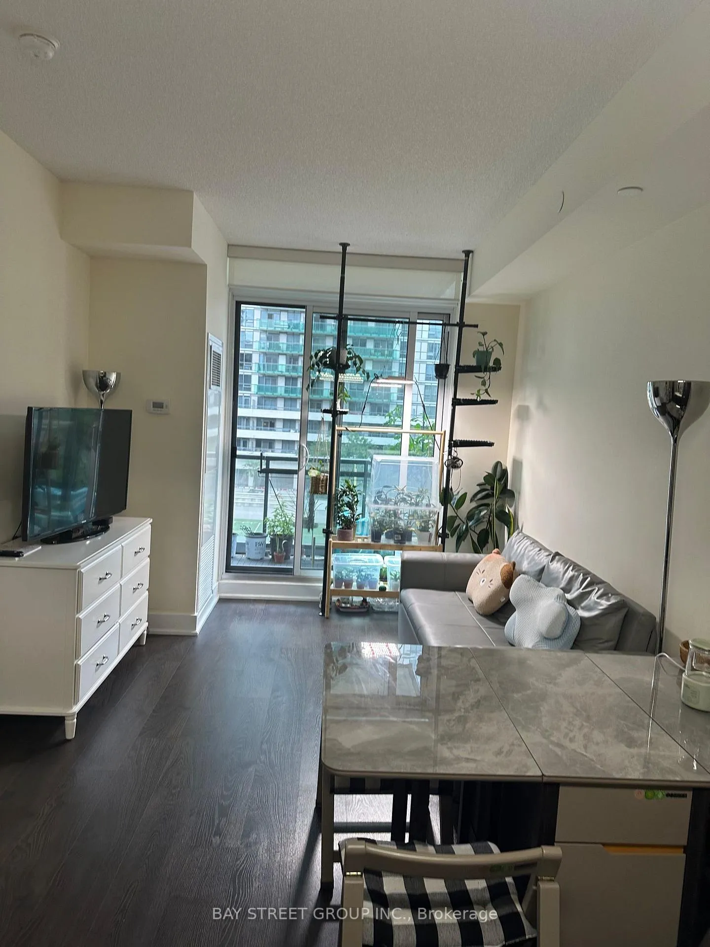 Photo 4 of Unit 417, 30 Roehampton Avenue, Toronto, Mount Pleasant West — HOMEH