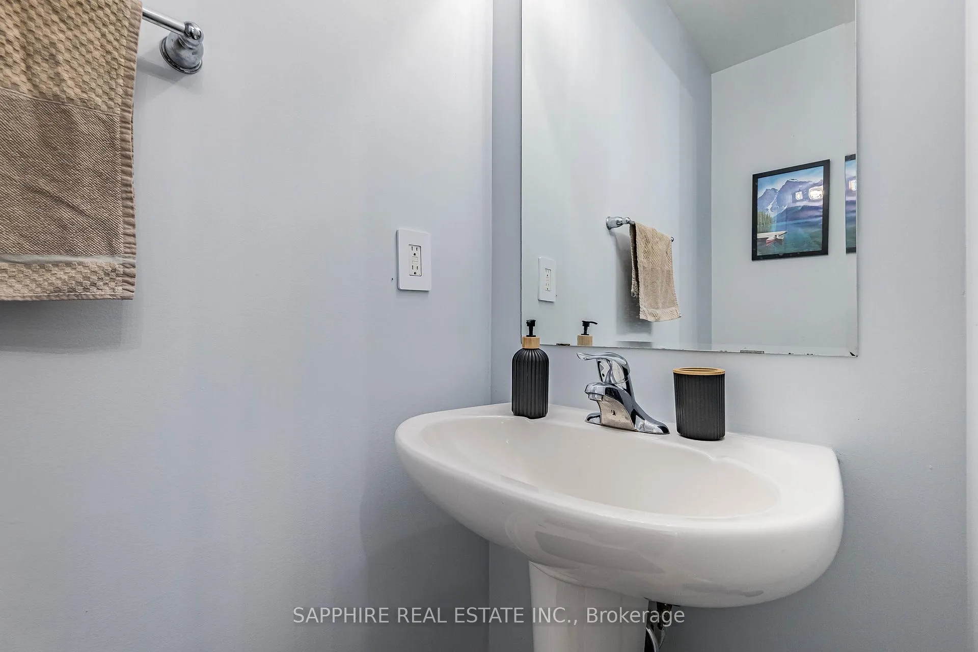 Photo 8 of 325 Trudeau Drive E, Milton, Clarke — HOMEH