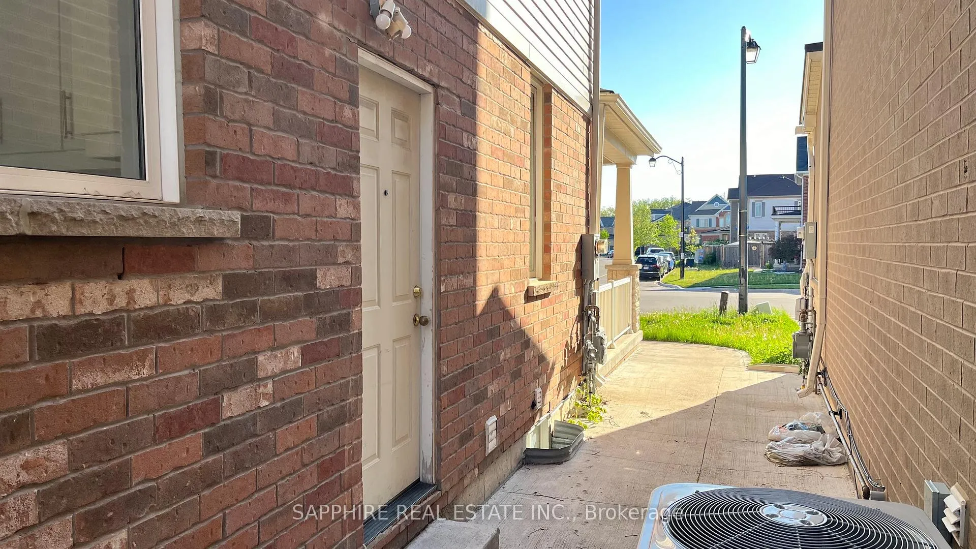 Photo 35 of 325 Trudeau Drive E, Milton, Clarke — HOMEH