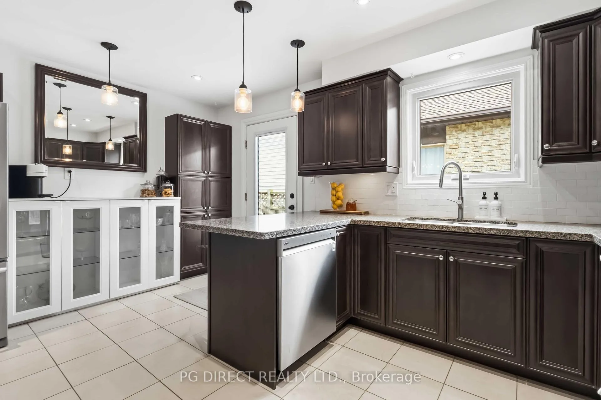 Photo 10 of 120 Sandringham Drive, Clarington, Courtice — HOMEH