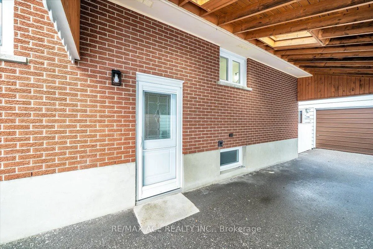 Photo 3 of Unit Main, 265 Gibbons Street, Oshawa, McLaughlin — HOMEH