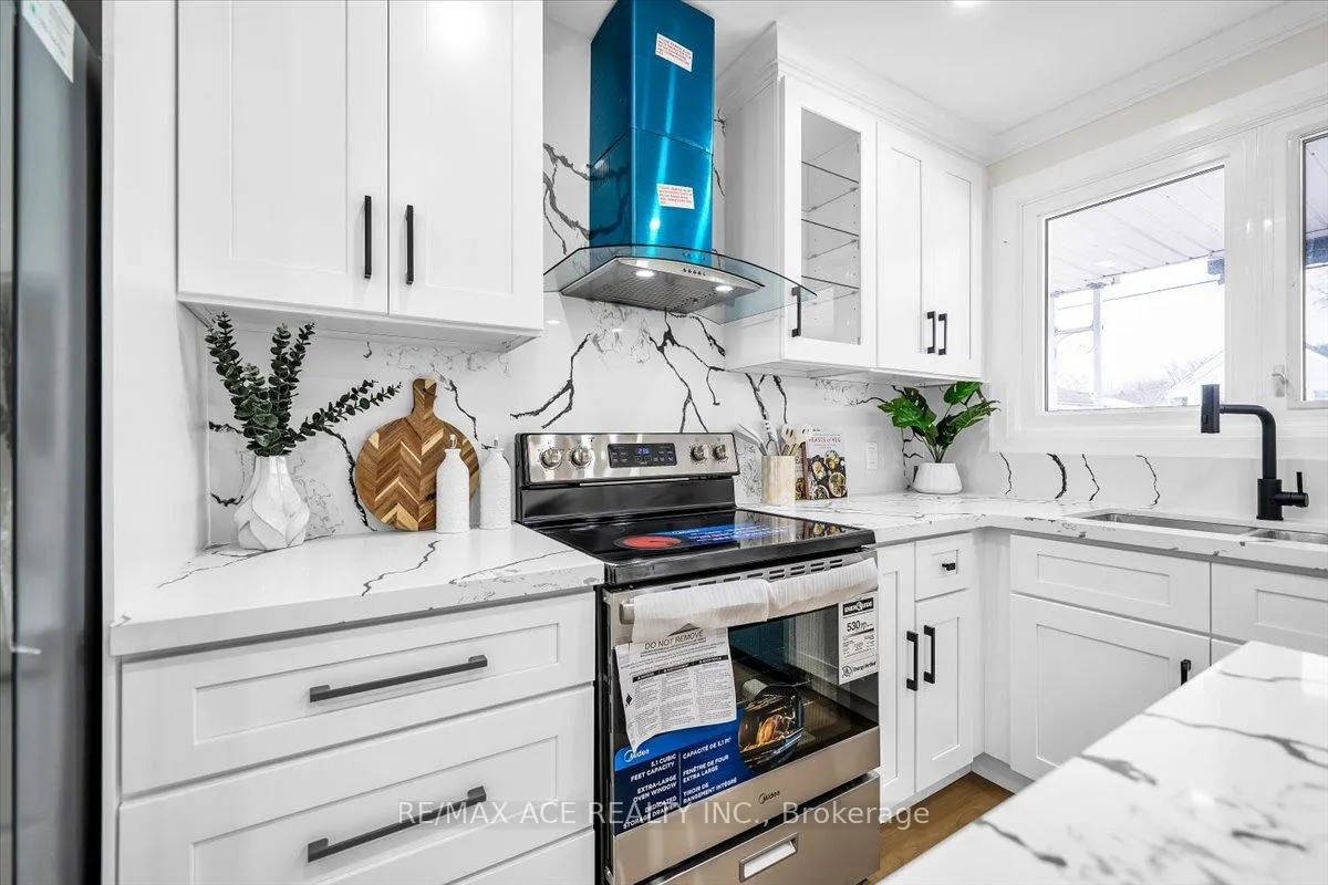Photo 9 of Unit Main, 265 Gibbons Street, Oshawa, McLaughlin — HOMEH