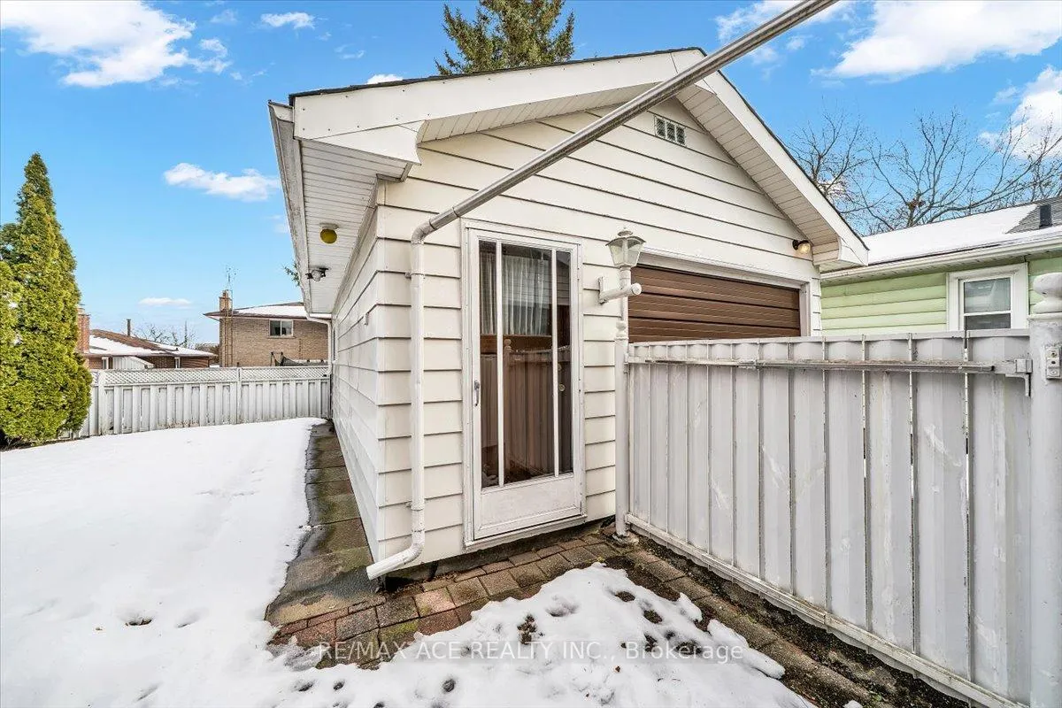 Photo 21 of Unit Main, 265 Gibbons Street, Oshawa, McLaughlin — HOMEH