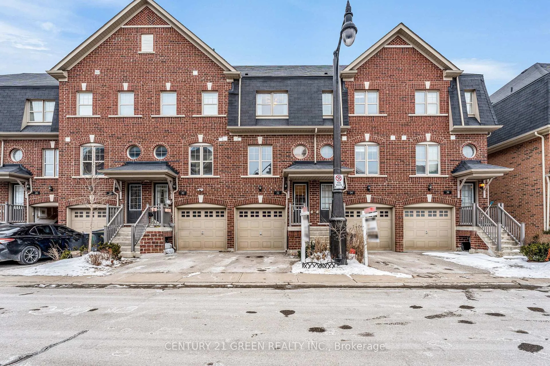 Photo 4 of 32 Battalion Road, Brampton, Northwest Brampton — HOMEH