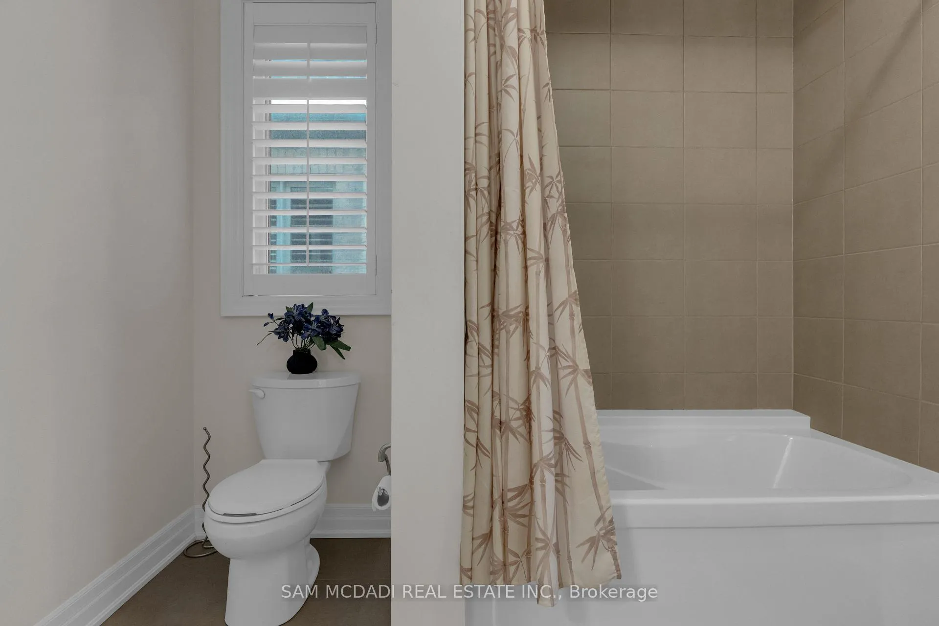 Photo 33 of 136 North Park Boulevard, Oakville, Glenorchy — HOMEH