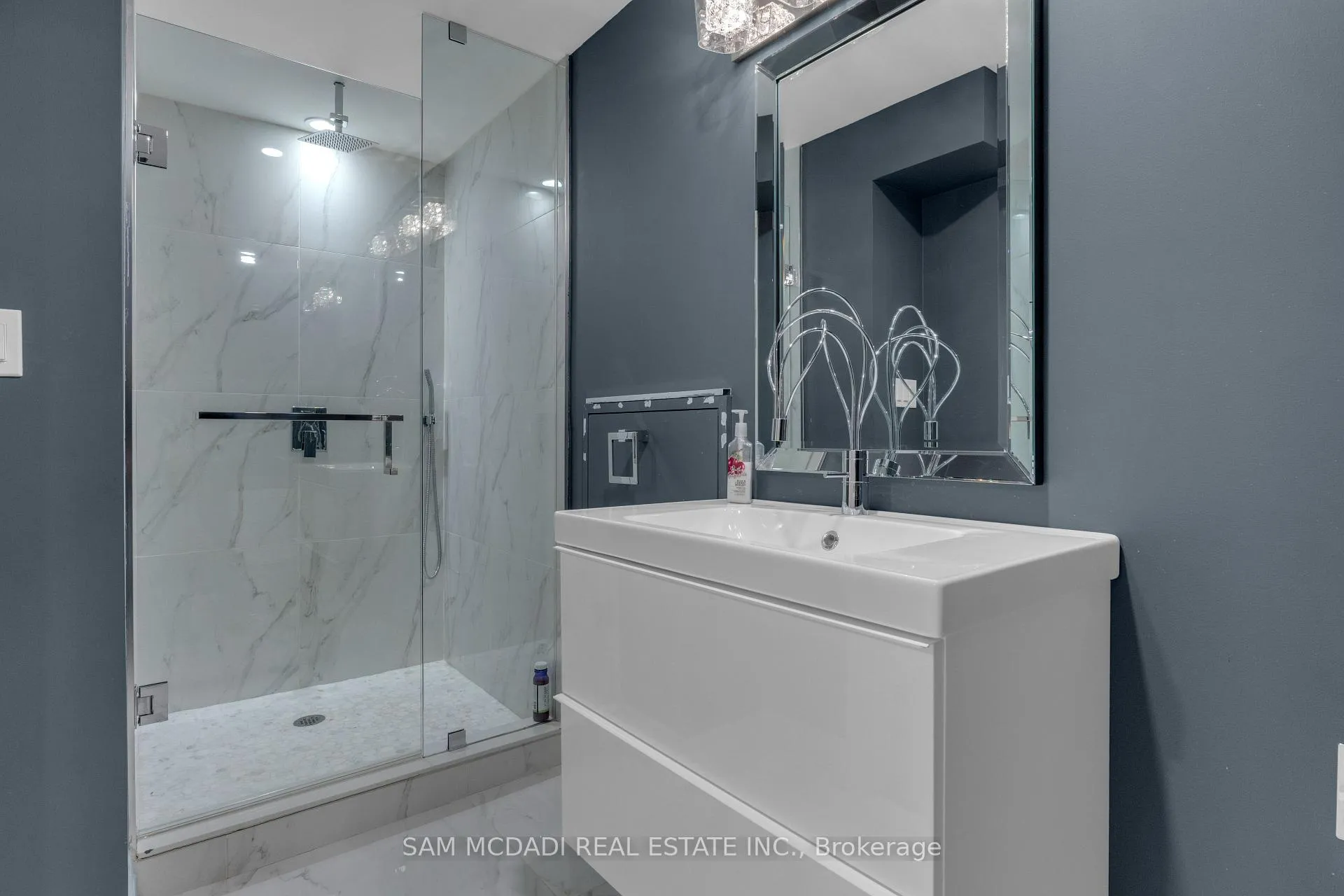 Photo 43 of 136 North Park Boulevard, Oakville, Glenorchy — HOMEH