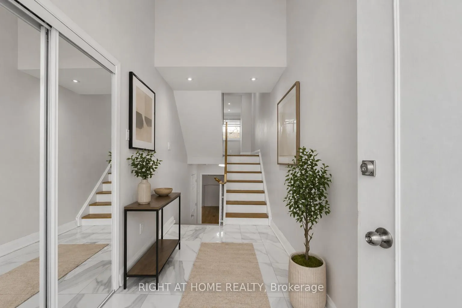 Photo 2 of 5473 Schueller Crescent, Burlington, Appleby — HOMEH