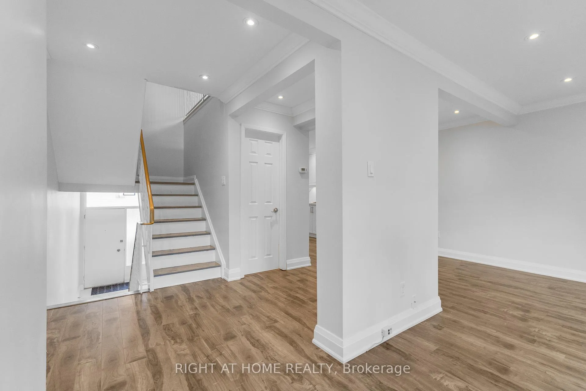 Photo 4 of 5473 Schueller Crescent, Burlington, Appleby — HOMEH