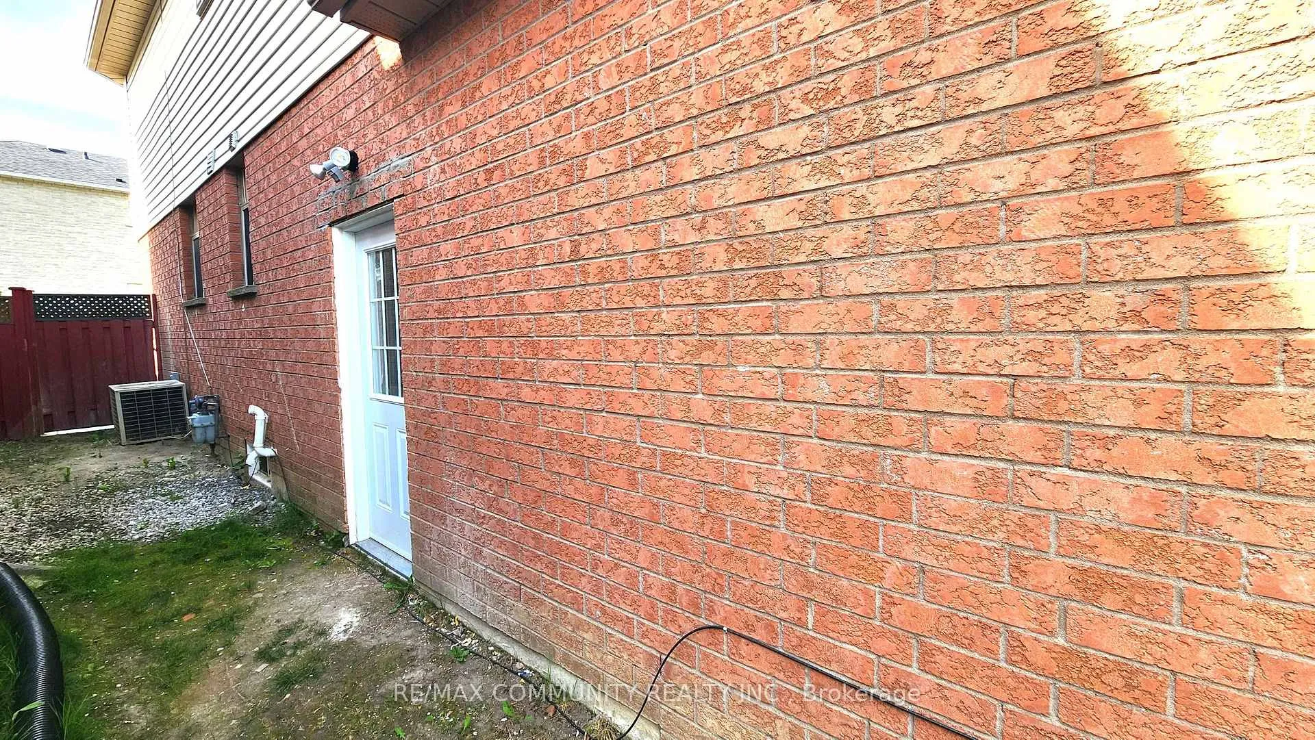 Photo 2 of Unit Lower, 435 Stonegate Avenue, Oshawa, Samac — HOMEH