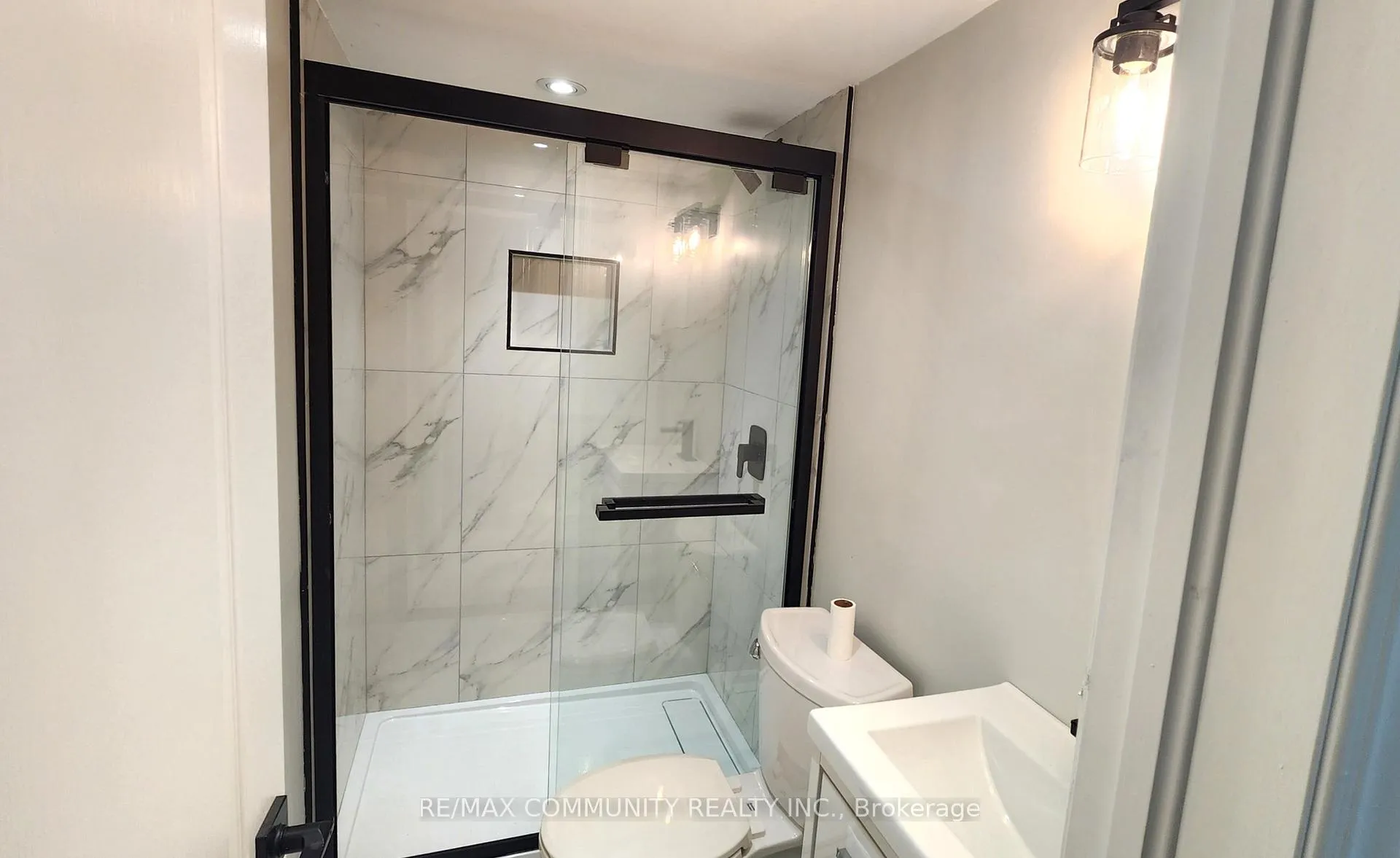 Photo 7 of Unit Lower, 435 Stonegate Avenue, Oshawa, Samac — HOMEH