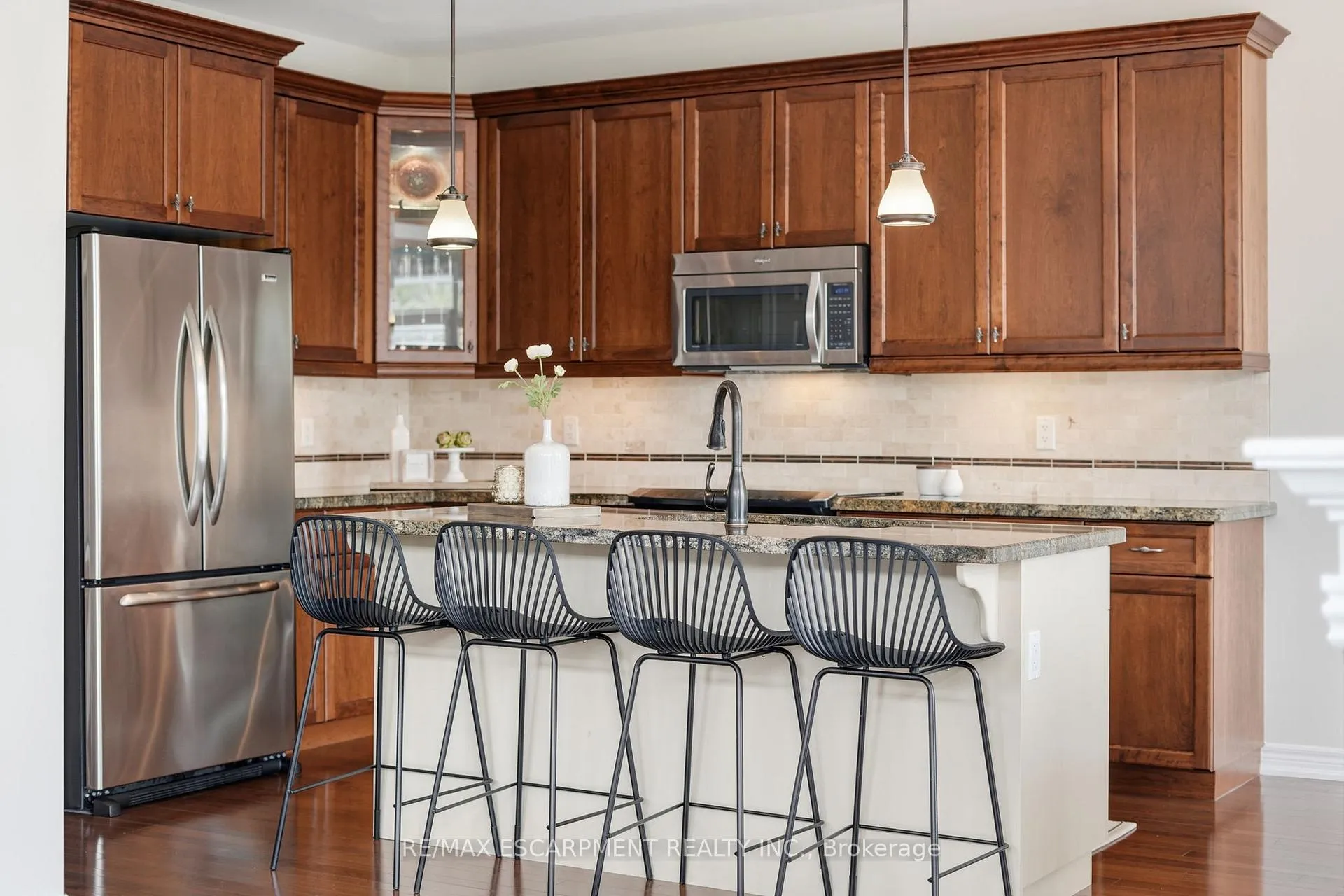 Photo 11 of 253 Millview Court, Guelph, Willow West/Sugarbush/West Acres — HOMEH